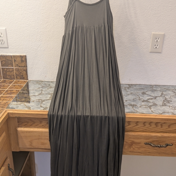 Elegant Black Evening Gown - Picture 7 of 7